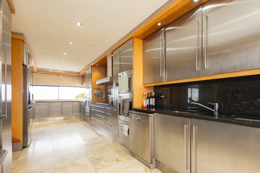 6 Bedroom Property for Sale in Bloubergstrand Western Cape